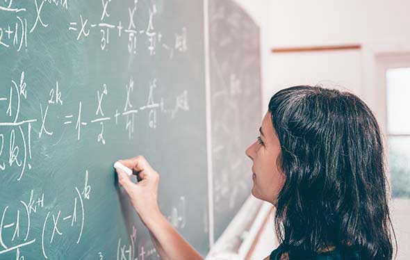 Carrera Profesional de Educación con Mención en Matemática e Informática